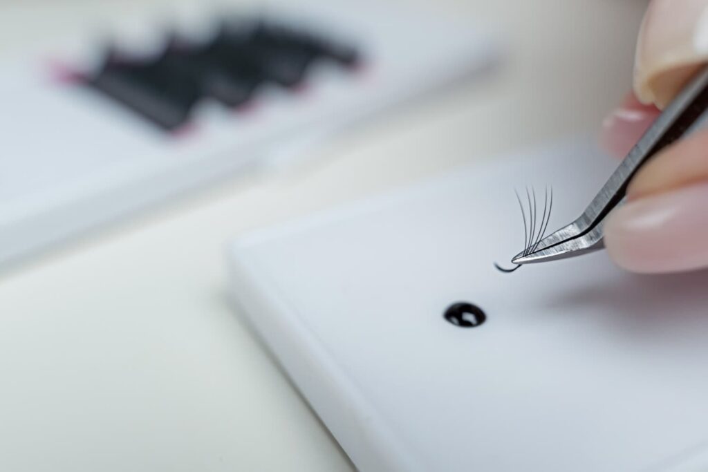Le tecniche di extension ciglia proposte da Beauty Tips
